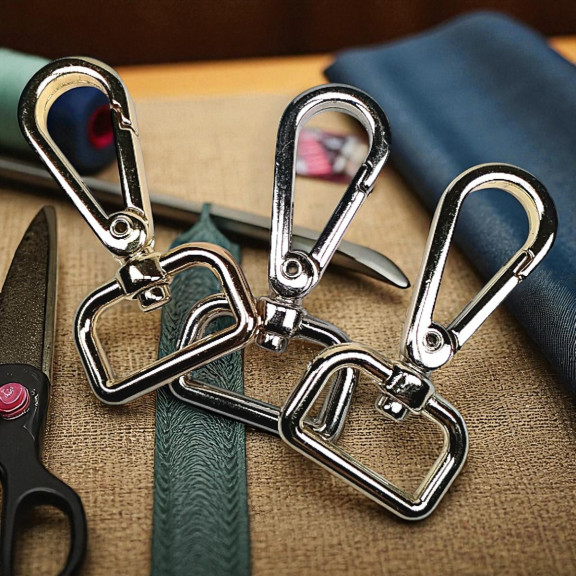 2 cm Almond Hook  Spring Swivel Hook AL004041