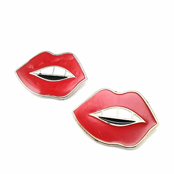 Mineli Dudak Şekil Altın Renk Şık Broş BRS0006