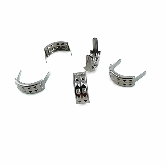 7.5 x 17.50  mm Piramit Desenli Metal Fiyonk F0003