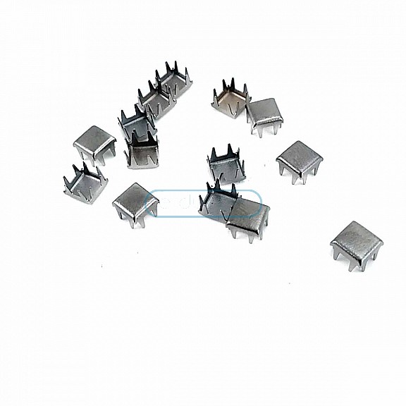 Studs 6 mm With Prong Square Metal  (250 pcs/pck) TR0026