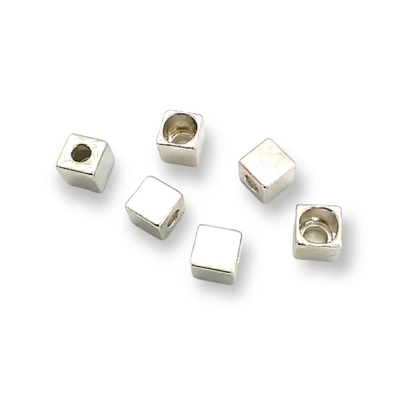 Bağucu Küp Şekil Metal boy 7,8 mm Giriş 4 mm PBB002