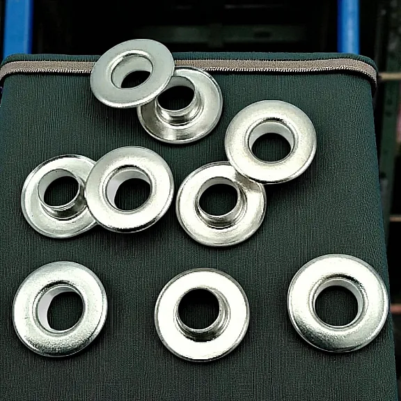 Double Sided Eyelet 15/64" Brass 5,8 mm (500 Pcs/Pack) ERB0004PRC