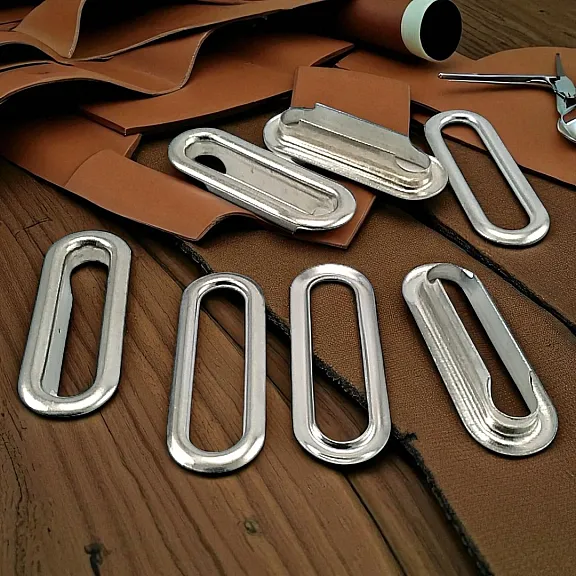 Oval Eyelet 3 cm 1 ³/₁₆ Brass EROV0030PR
