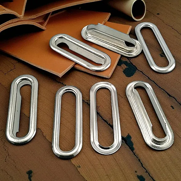 Oval Eyelet 3 cm 1 ³/₁₆ Brass EROV0030PR
