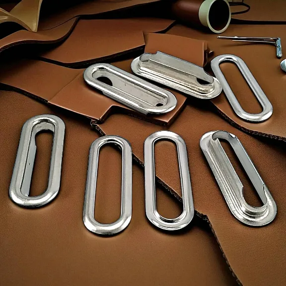 Oval Eyelet 3 cm 1 ³/₁₆ Brass EROV0030PR